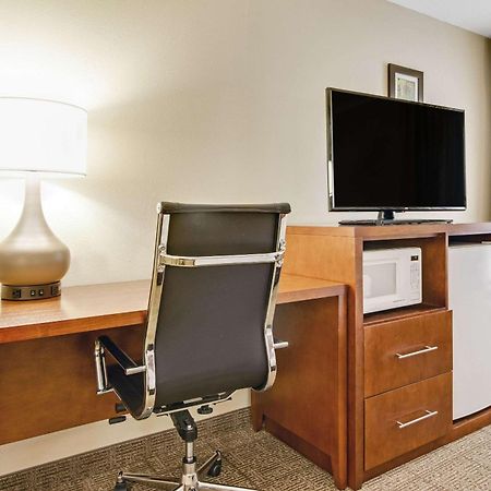 Comfort Inn Henderson Bagian luar foto