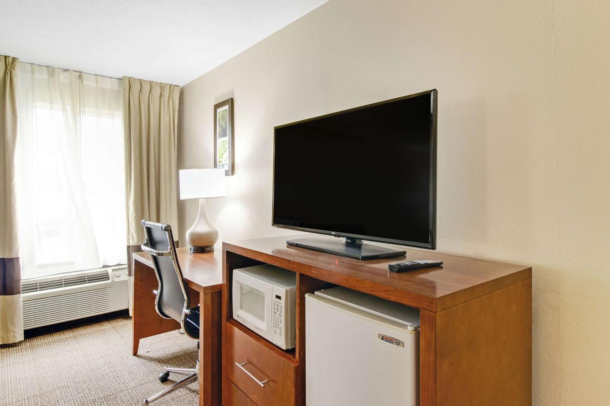 Comfort Inn Henderson Bagian luar foto