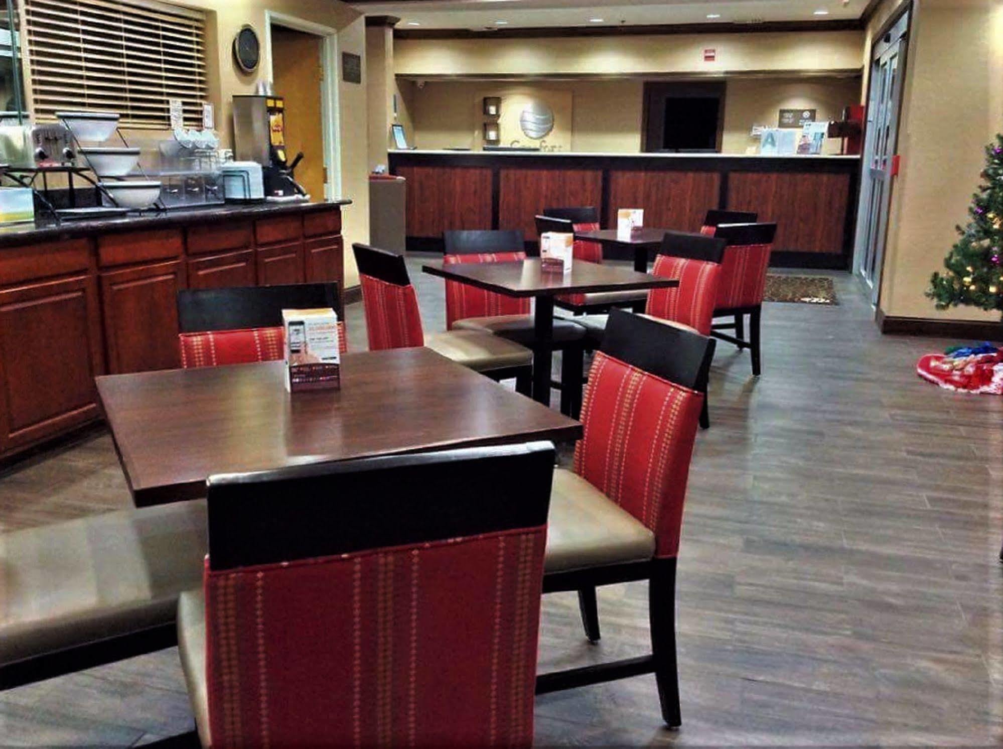 Comfort Inn Henderson Bagian luar foto